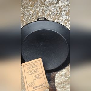 Cast iron skillet